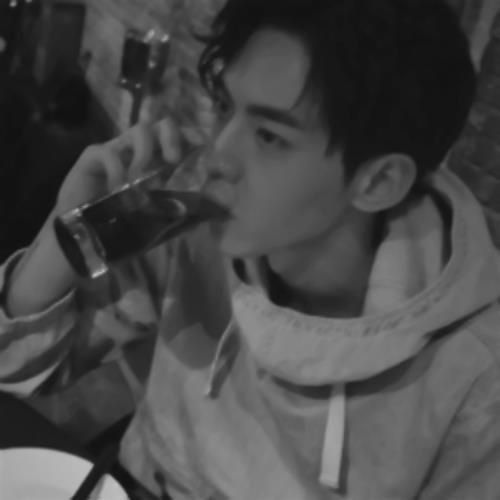 黑白男生超酷头像，超酷黑白男生头像欣赏-3