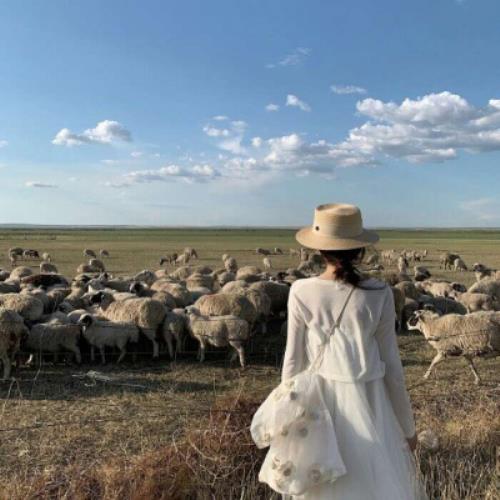 高清唯美女生微信头像图片背景，漂亮又迷人-1