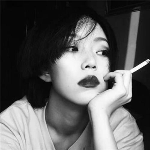 黑白女生头像意境：清新儿女风写真黑白头像图片大全-9