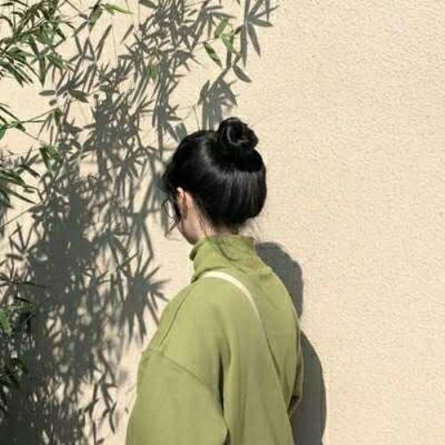 清晰绿色服装女生qq头像图片-6