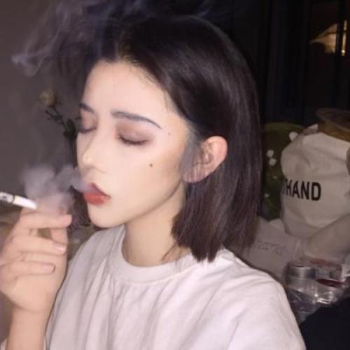 伤感女生吸烟头像图片，高清好看的伤感女抽烟图片头像-6