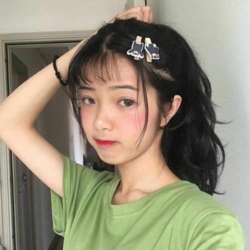 清新绿色衣服女生头像，高清穿绿色衣服的女生头像图片-5