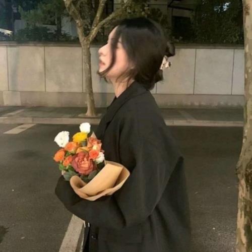 2025年清新自然女生微信头像推荐-5