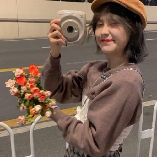 2025年清新自然女生微信头像推荐-13