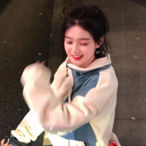 2025年清新自然女生微信头像推荐-15